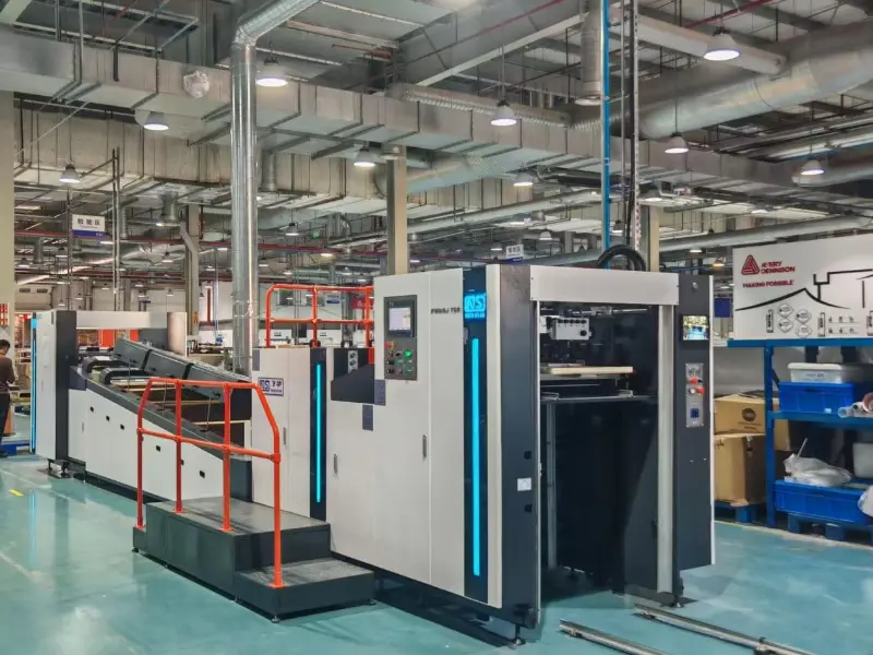 Indoneesia kliendile on tarnitud uus Star uus masin FHSGJ-760 täisautomaatne kiire täis-/täpilakimismasin.